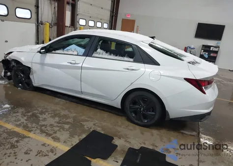 2022 Hyundai Elantra Sel z USA, uszkodzony, nr VIN 5NPLM4AG1NH064675